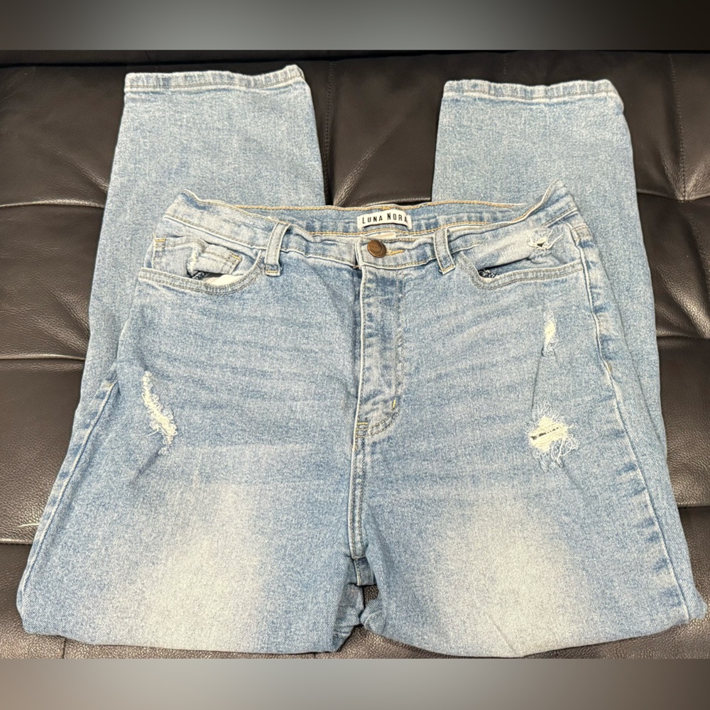 Luna Nora‎ Ripped Mom Jean